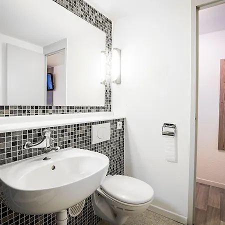 فندق Kyriad Direct Lille Nord -