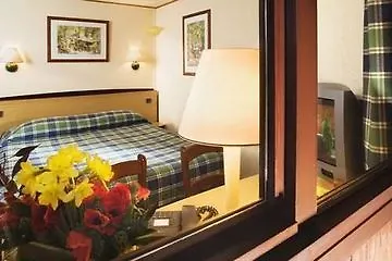 Kyriad Direct Lille Nord - 호텔
