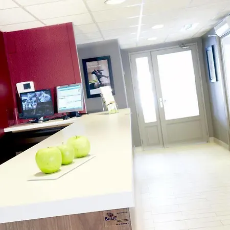 Kyriad Direct Lille Nord - فندق روبيه