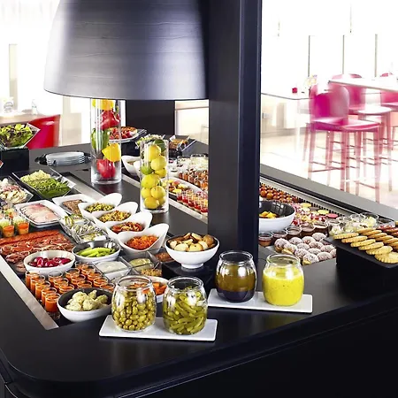 Kyriad Direct Lille Nord - 호텔