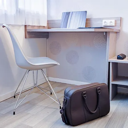 Kyriad Direct Lille Nord - فندق روبيه